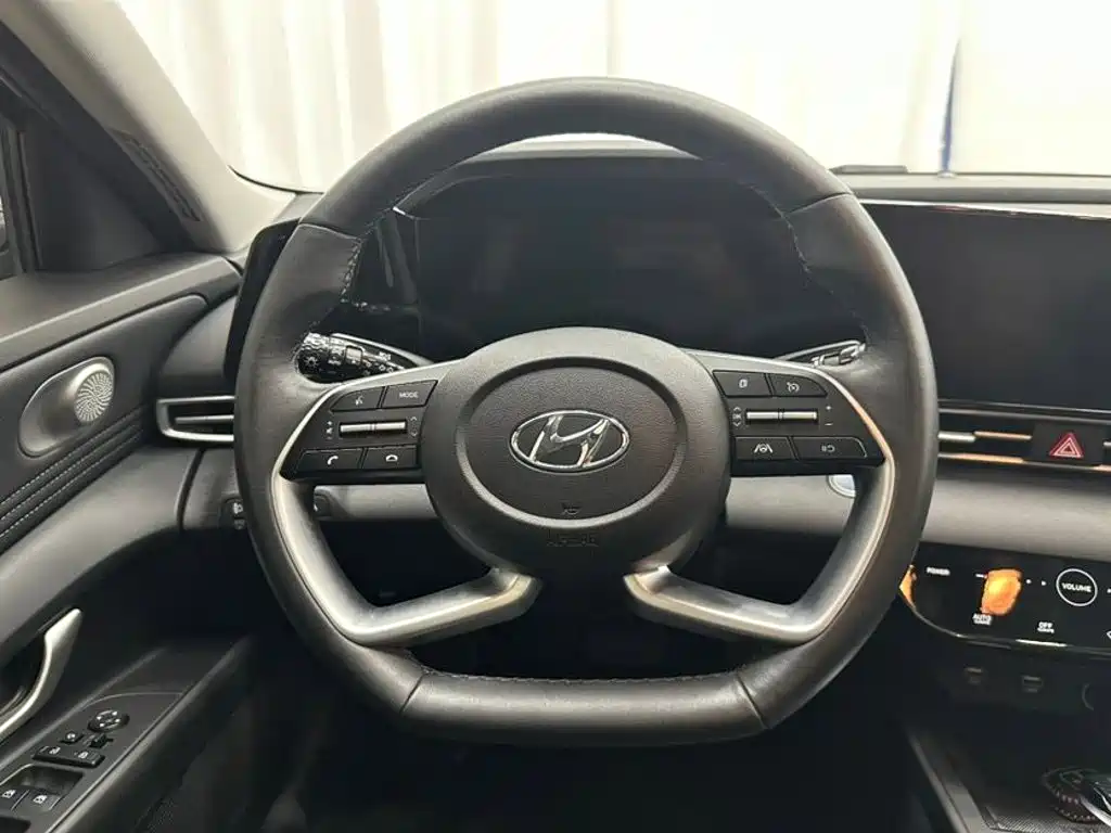 Hyundai Elantra 2023 — фото 10