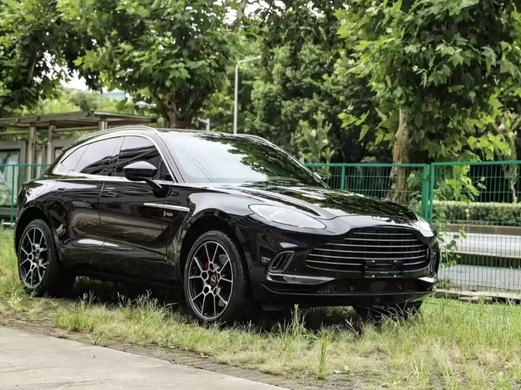 Aston Martin DBX 2021