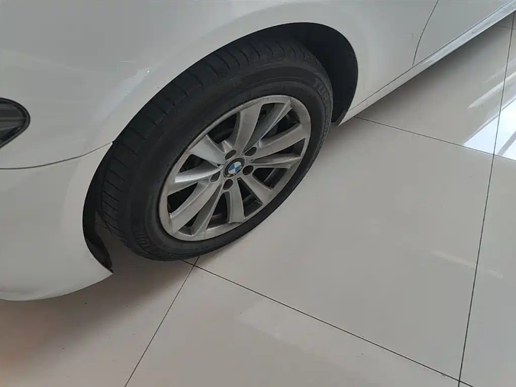 BMW 5 Series 2015 — фото 23