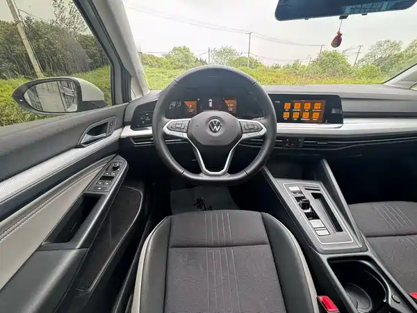Volkswagen Golf 2021