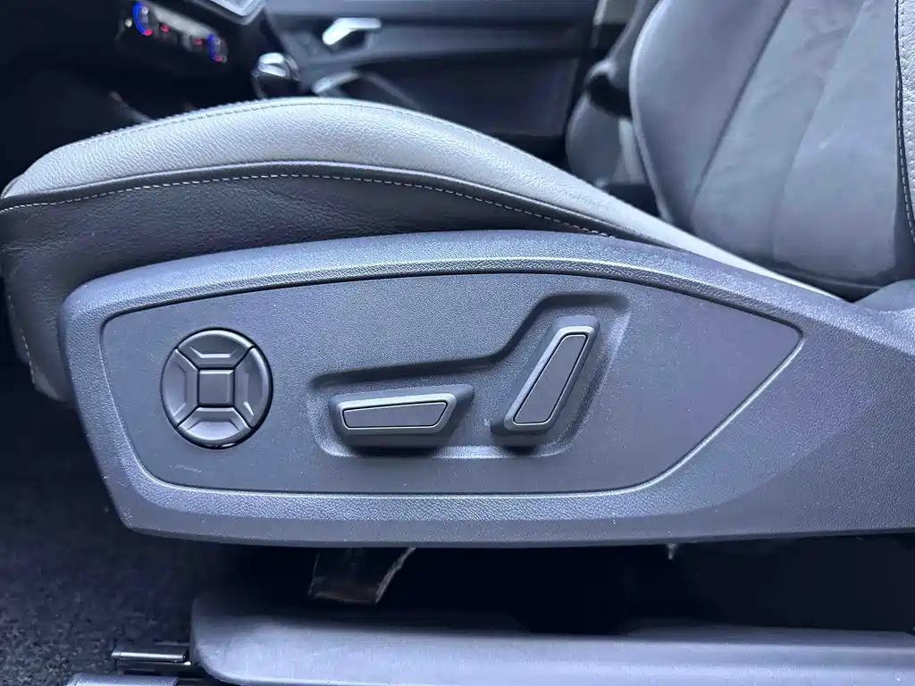 Audi Q3 2023 — фото 18