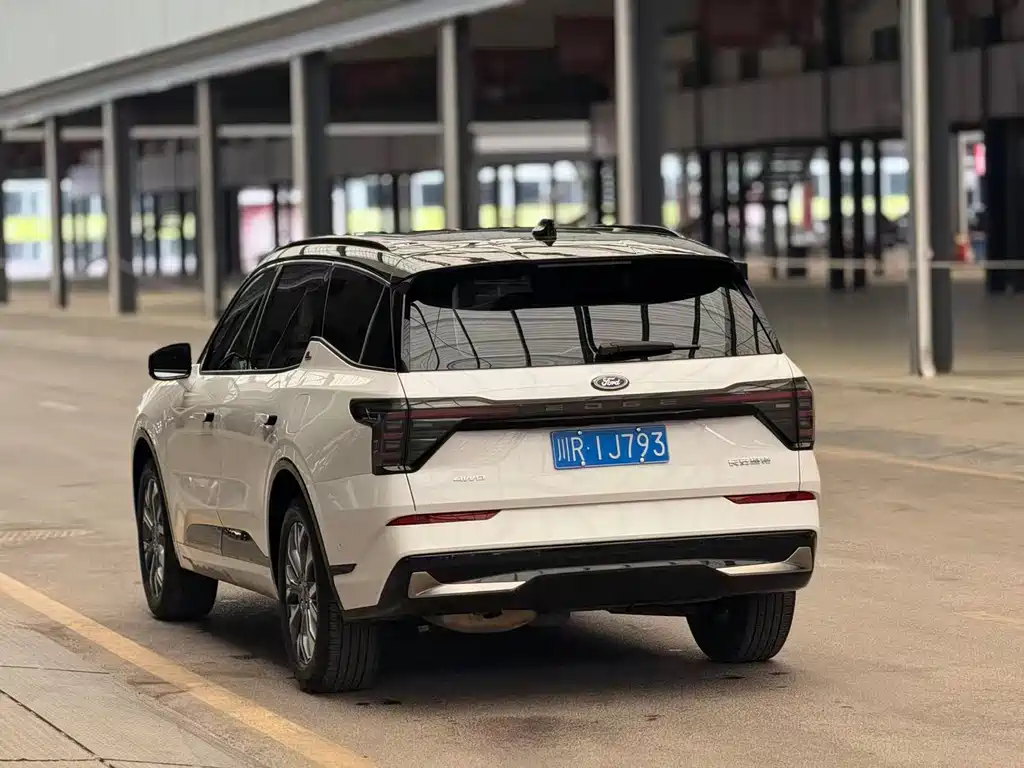 Ford Edge 2024 — фото 16