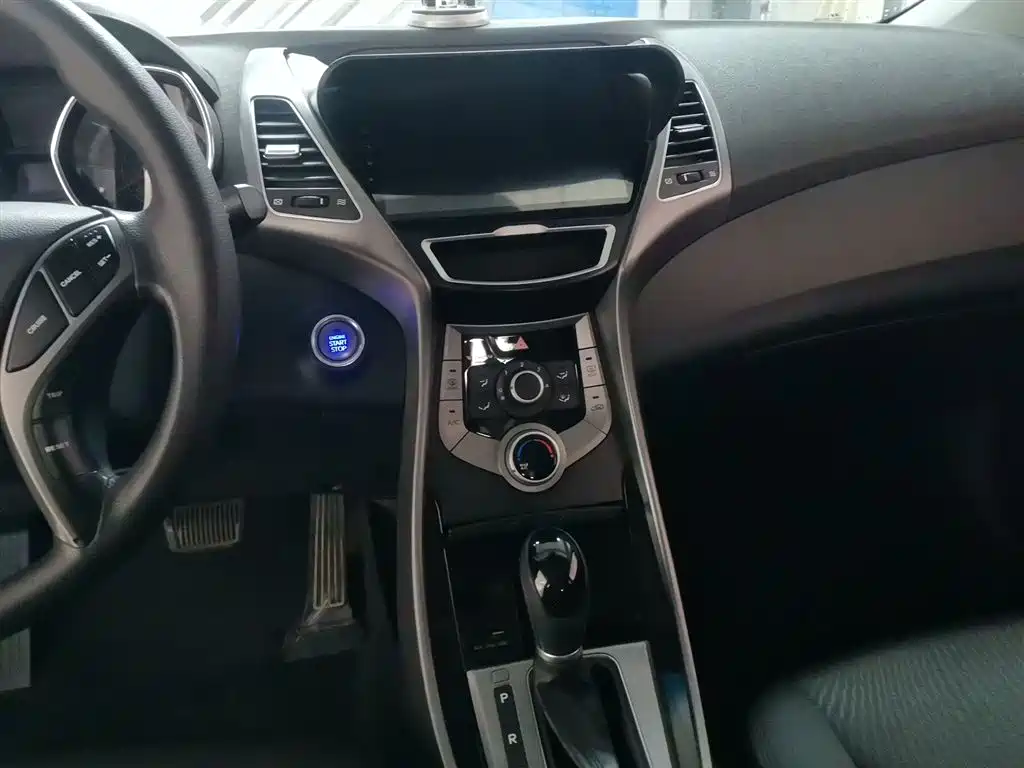 Hyundai Elantra Langdong 2017 — фото 13