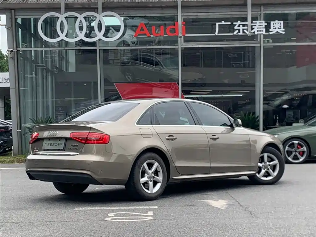 Audi A4L 2014 — фото 8