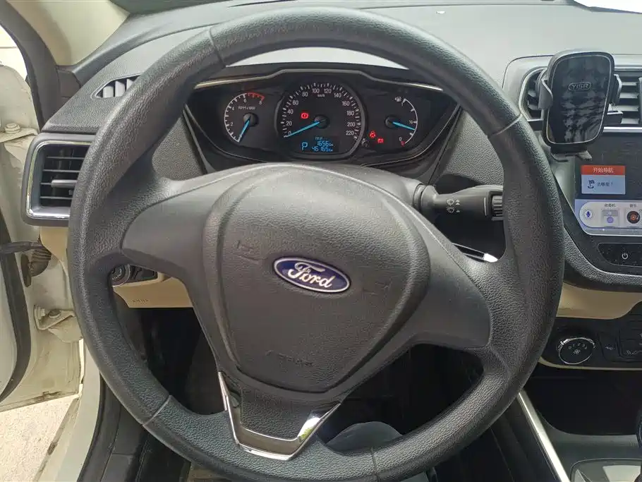 Ford Escort 2018 — фото 15