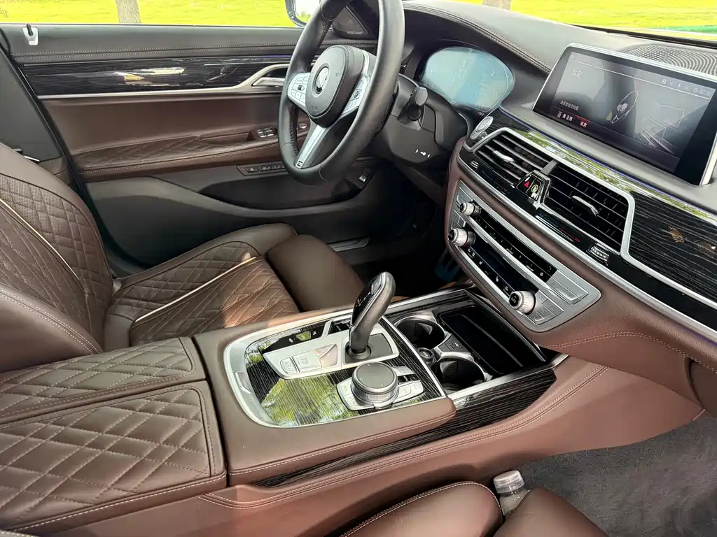 BMW 7 Series 2021 — фото 13