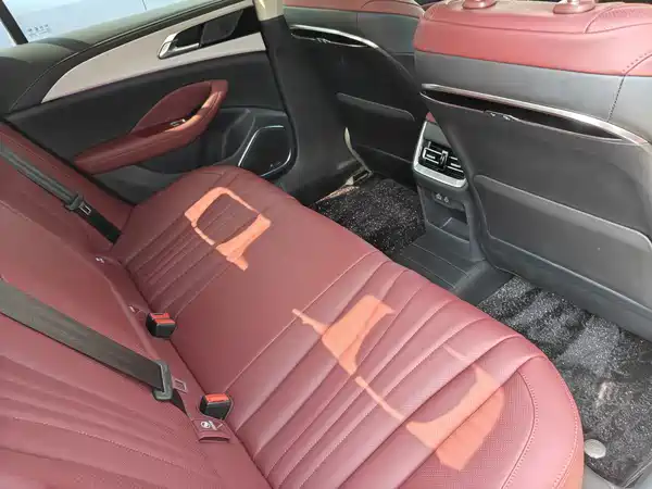 Hongqi H5 2025
