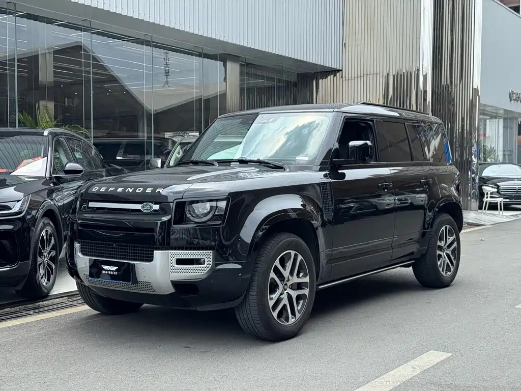 Land Rover Defender 2024