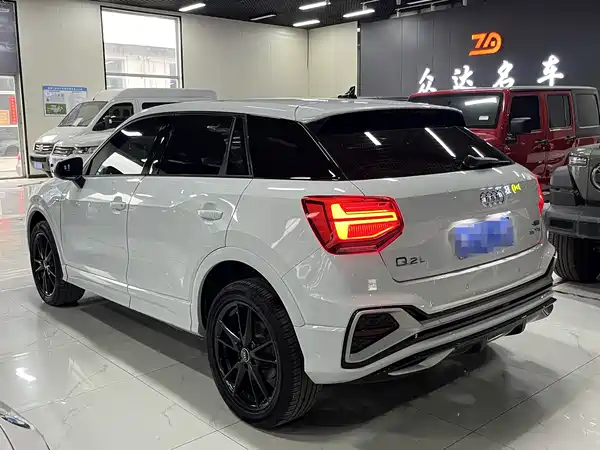 Audi Q2L 2023