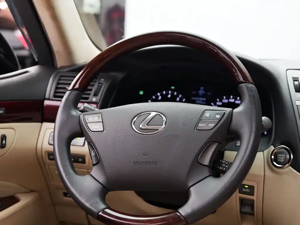 Lexus LS 2010 — фото 17