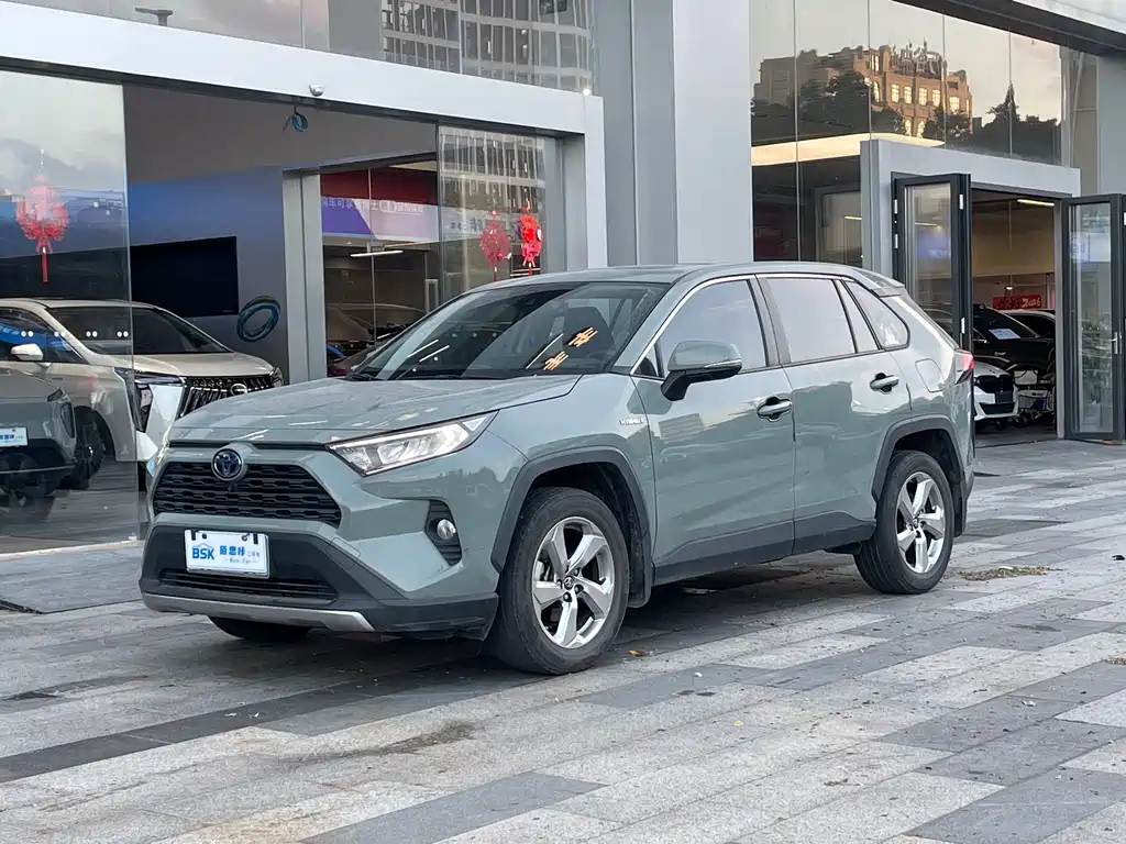 Toyota RAV4 2021 — фото 1