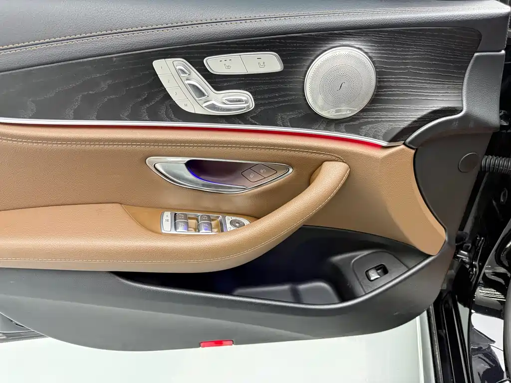 Mercedes-Benz E-Class 2022 — фото 13