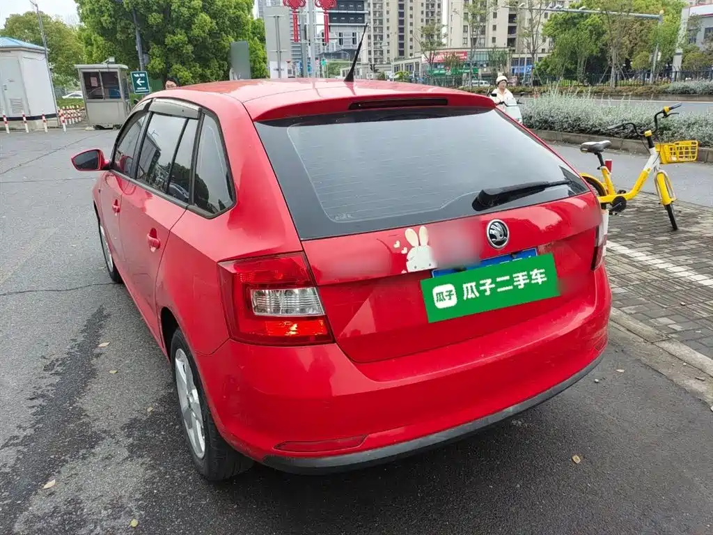 Skoda Rapid Spaceback 2015 — фото 23