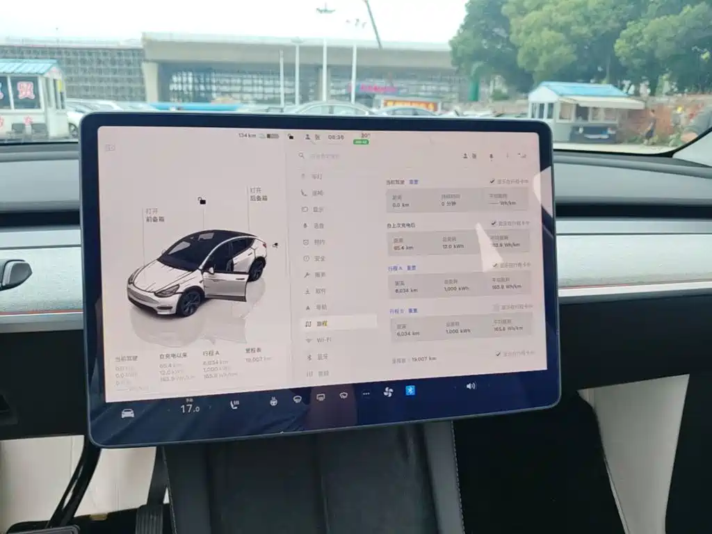 Tesla Model Y 2024 — фото 12