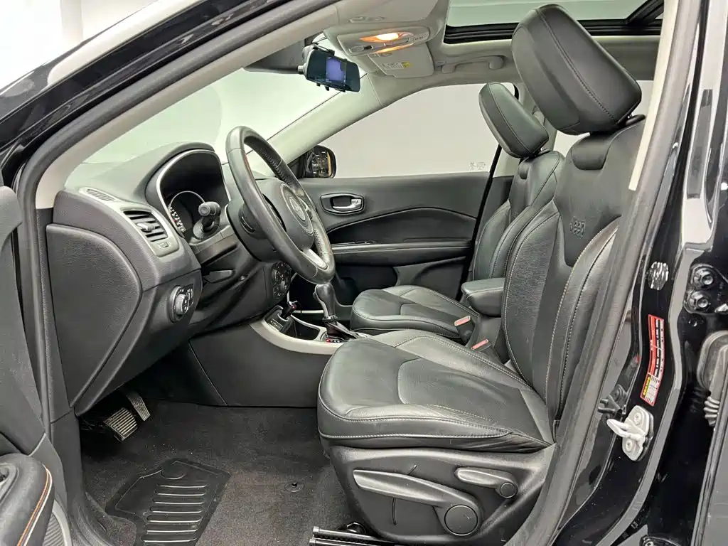Jeep Compass 2017 — фото 14
