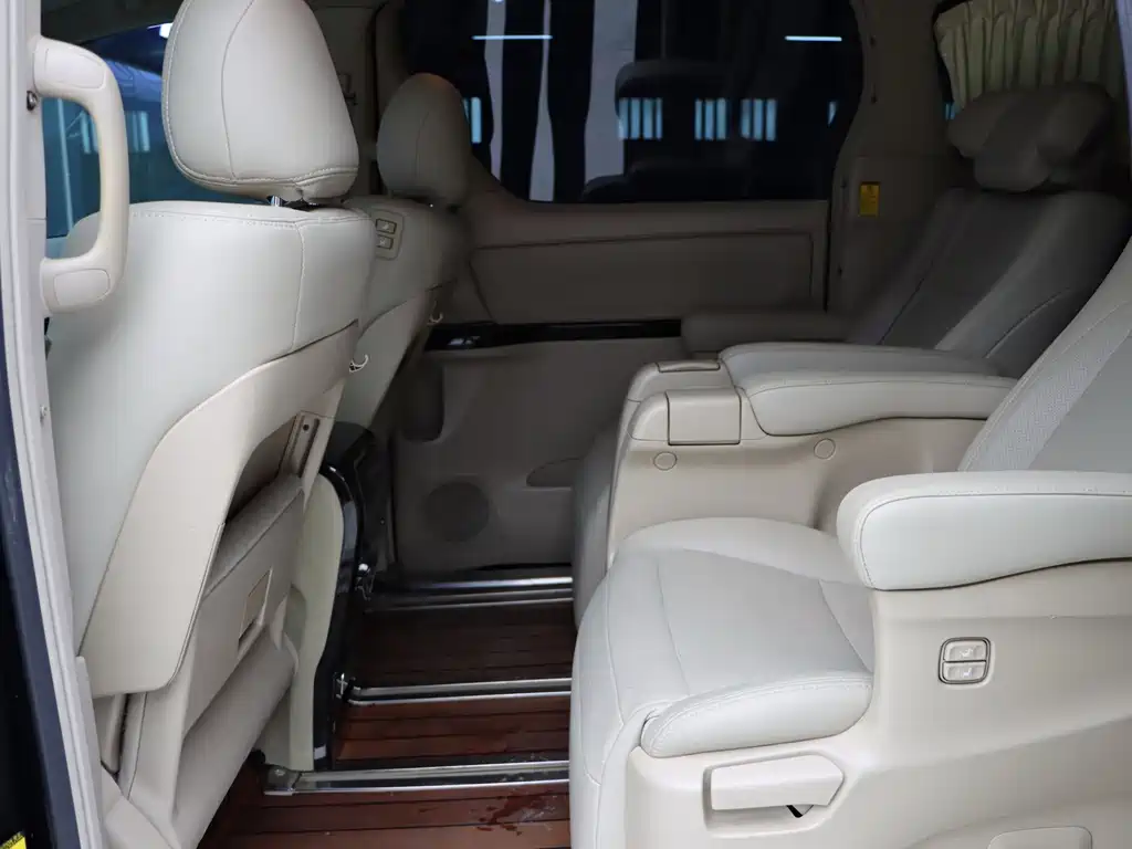 Toyota Alphard 2015 — фото 28