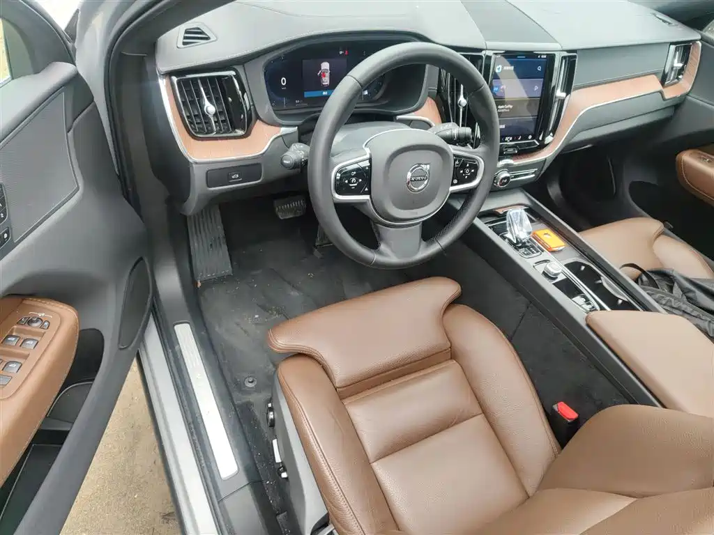 Volvo XC60 2024 — фото 23