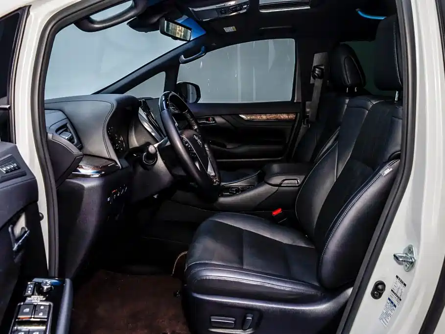 Toyota Vellfire 2021 — фото 9