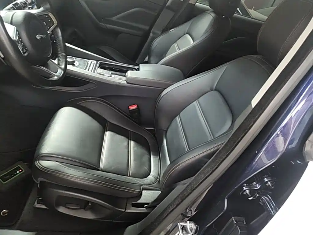 Jaguar F-PACE 2018 — фото 15