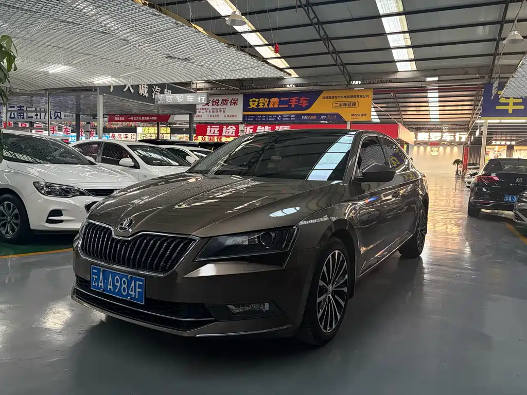 Skoda Superb 2017 — фото 1