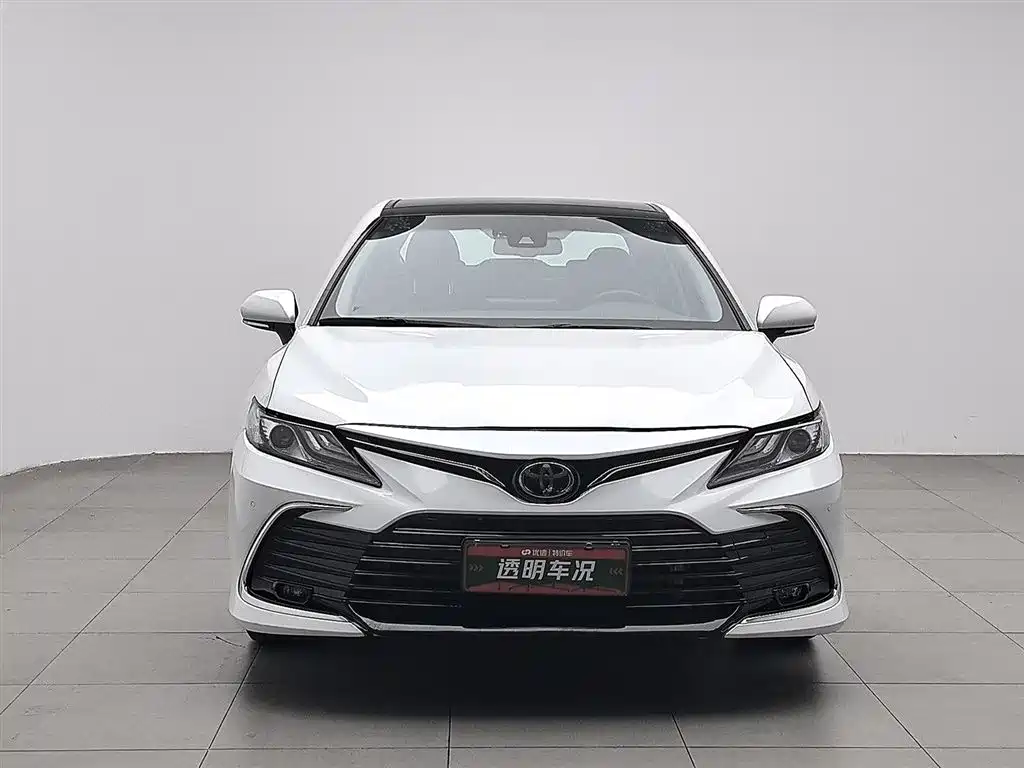 Toyota Camry 2023 — фото 3