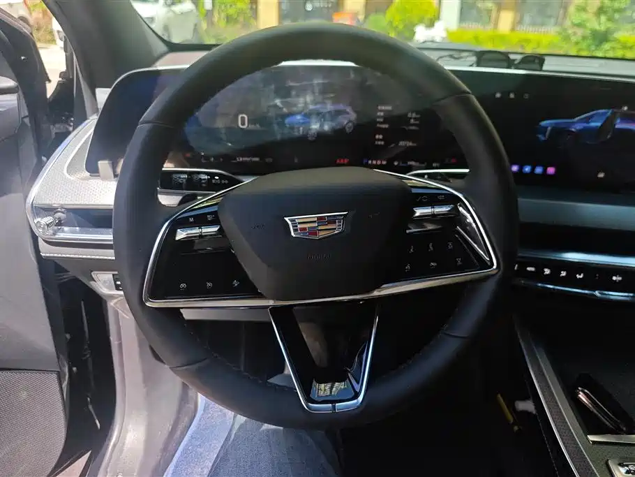 Cadillac XT5 2025 — фото 15