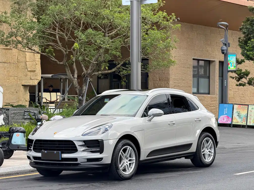 Porsche Macan 2022 — фото 1