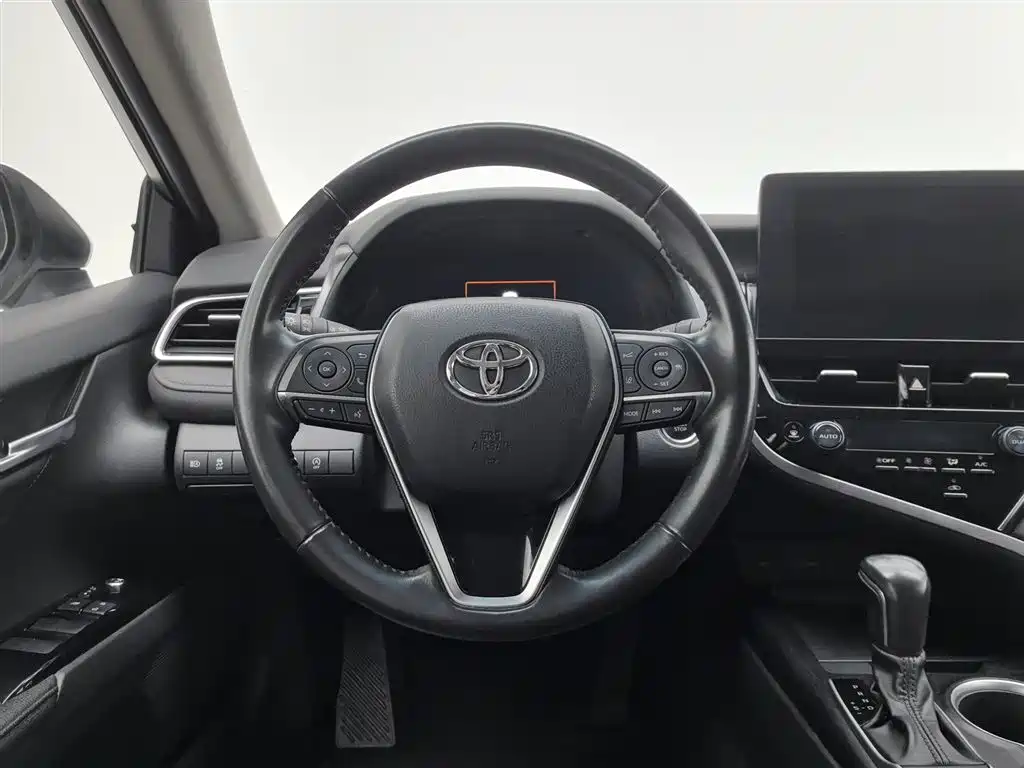 Toyota Camry 2023 — фото 11