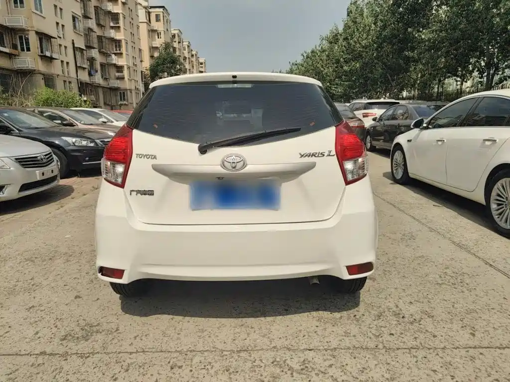 Toyota Yaris L 2015 — фото 8