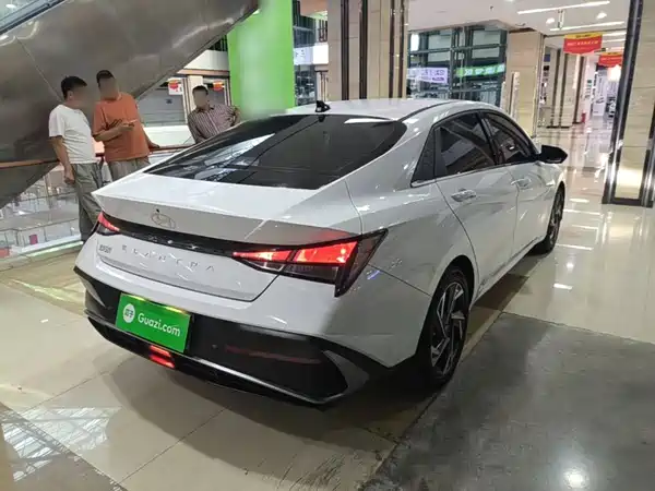 Hyundai Elantra 2025