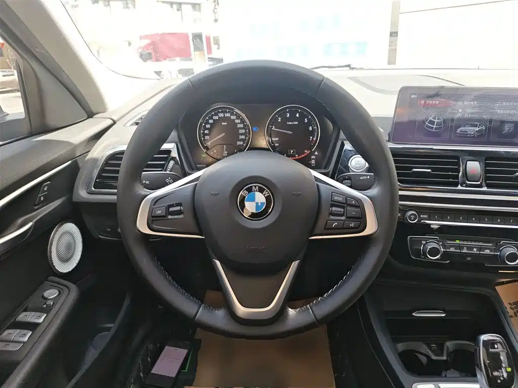 BMW 1 Series 2021 — фото 11
