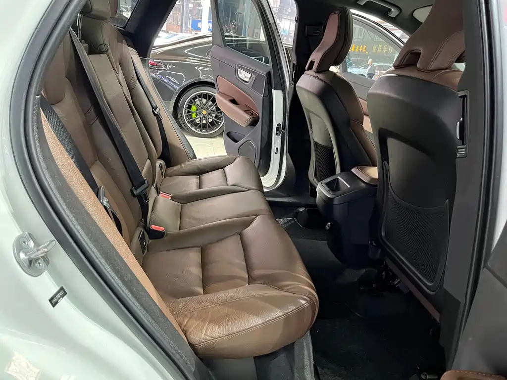 Volvo XC60 2023 — фото 20