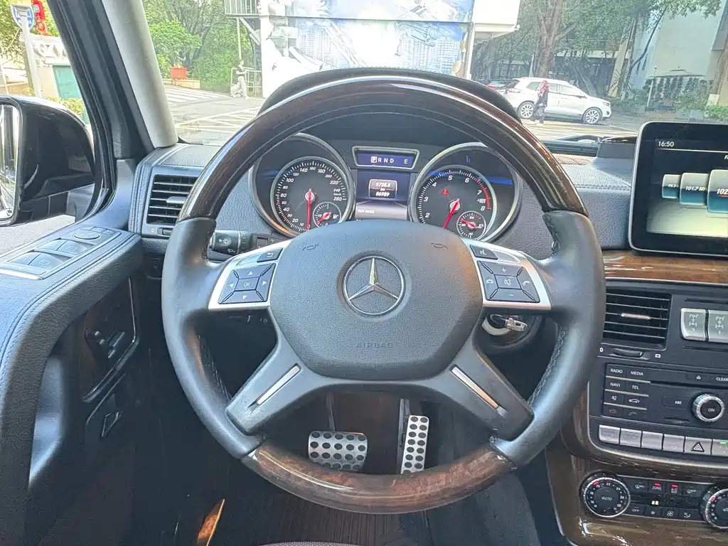 Mercedes-Benz G-Class 2018 — фото 16