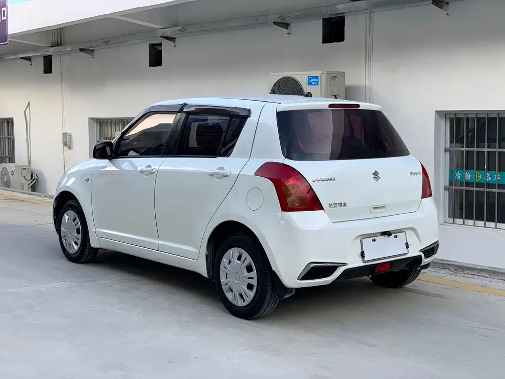 Suzuki Swift 2015 — фото 16