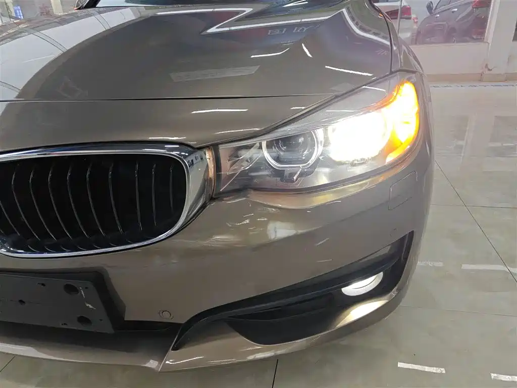 BMW 3 Series GT 2017 — фото 24