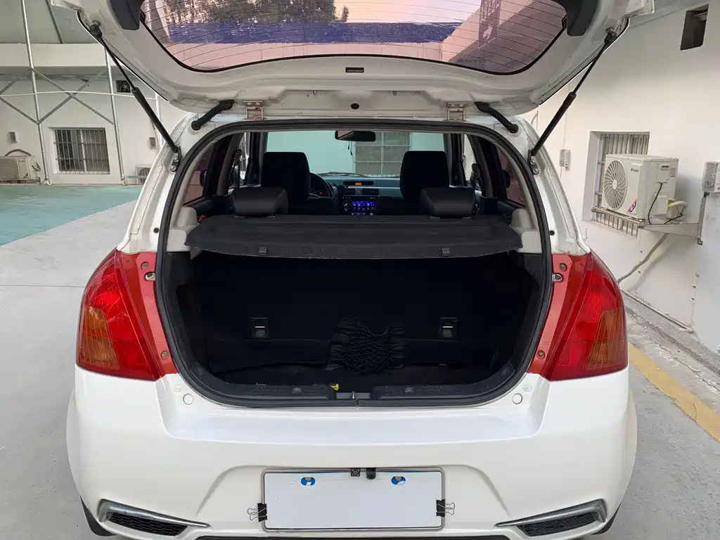 Suzuki Swift 2015 — фото 14