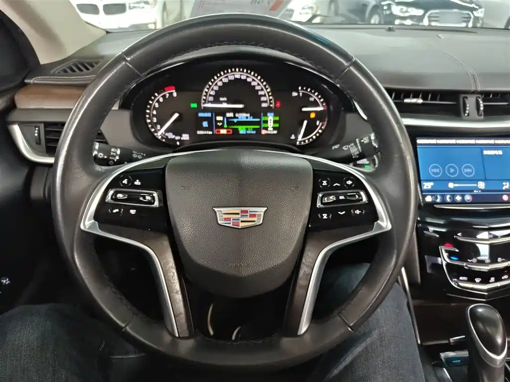 Cadillac XTS 2017 — фото 3