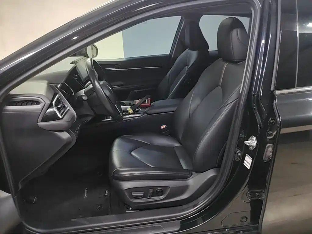 Toyota Camry 2023 — фото 15