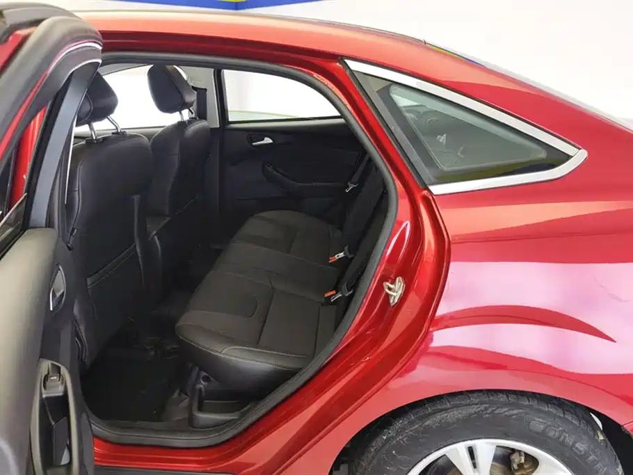 Ford Focus 2015 — фото 11