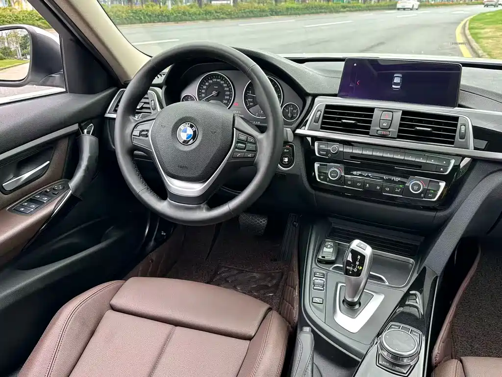 BMW 3 Series 2019 — фото 9