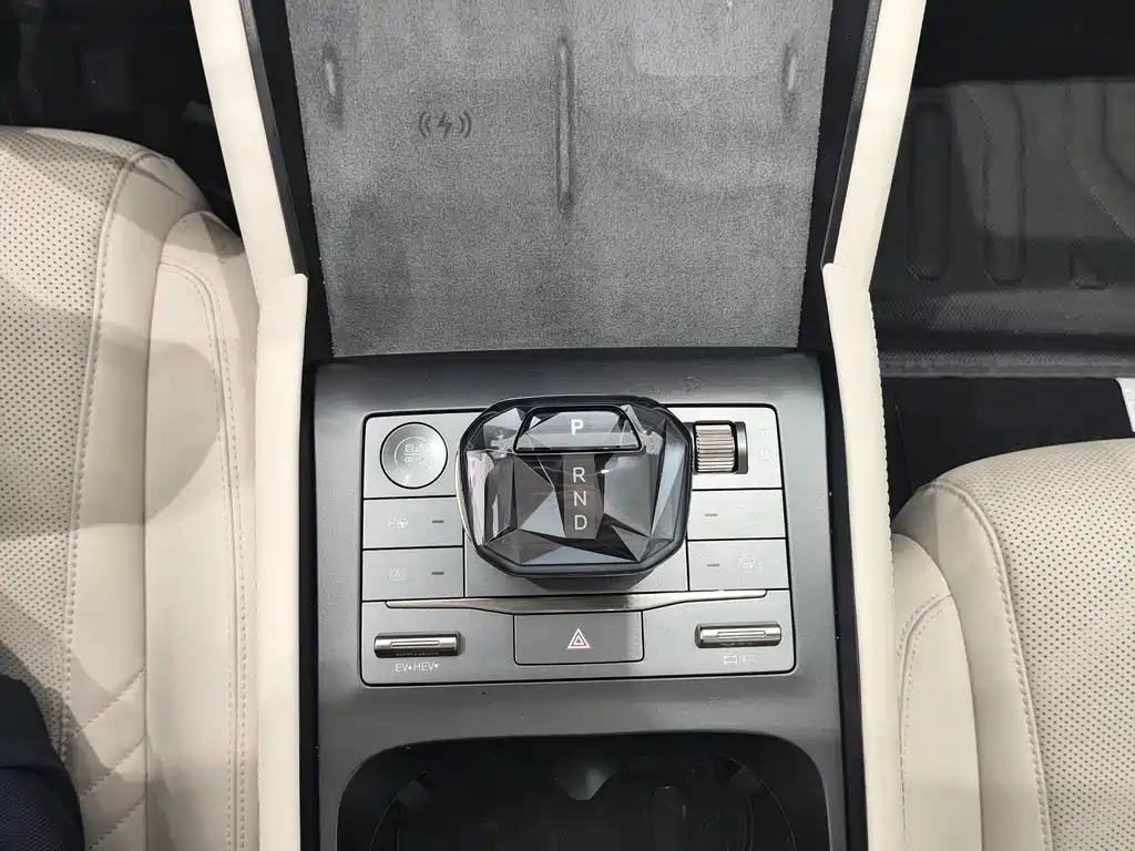 BYD Qin L 2025 — фото 13