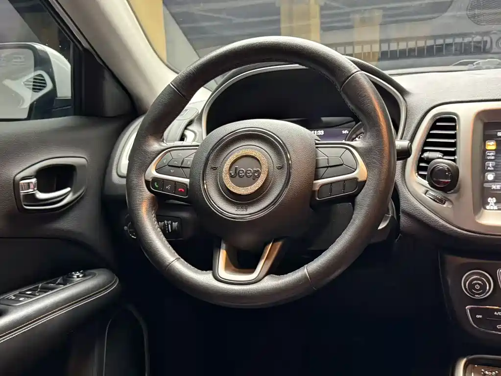 Jeep Compass 2018 — фото 8