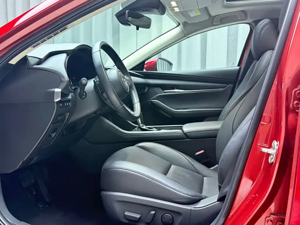 Mazda 3 Axela 2022 — фото 16