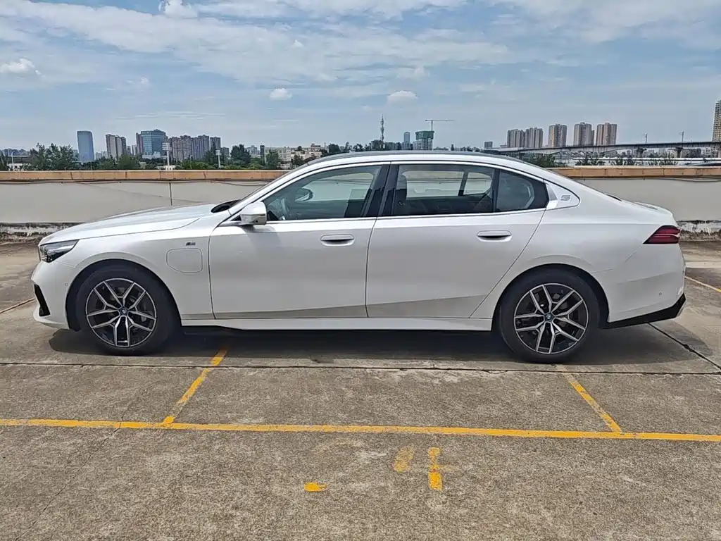 BMW i5 2024