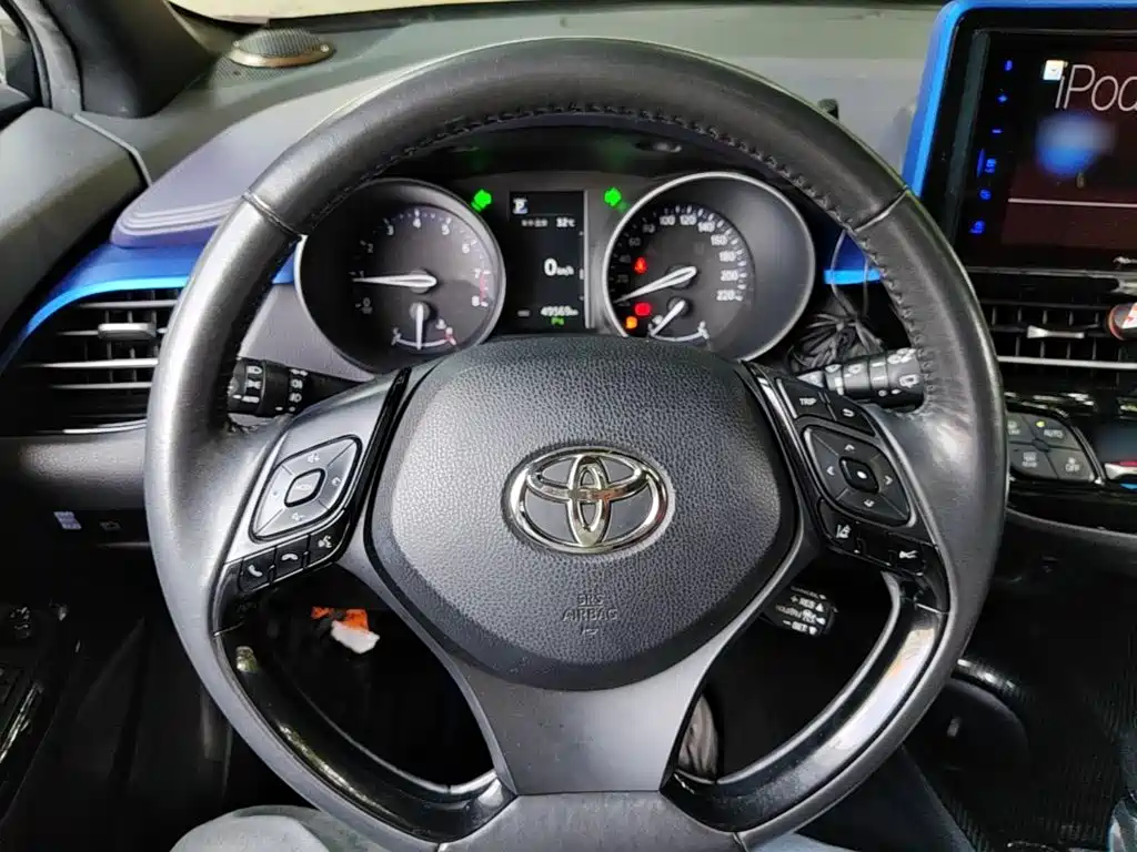 Toyota C-HR 2019 — фото 11