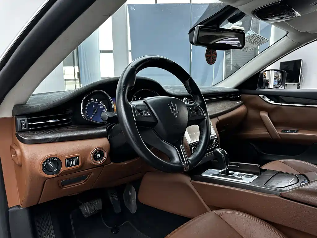 Maserati Quattroporte 2015 — фото 12