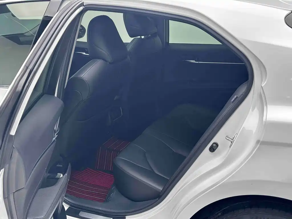 Toyota Camry 2023 — фото 11