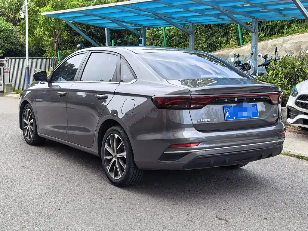 Geely Emgrand 2022