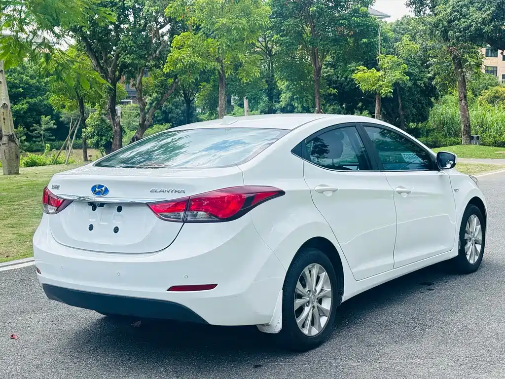 Hyundai Elantra Langdong 2018 — фото 9