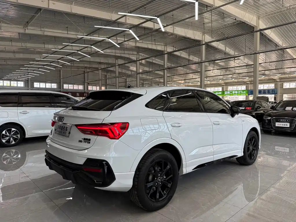 Audi Q3 Sportback 2023 — фото 9